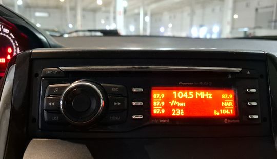 Peugeot • 208