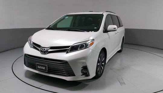 Toyota • Sienna