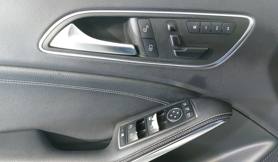 Mercedes Benz Clase Gla 1.6 GLA 200 CGI SPORT Suv 2015