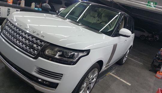 Land Rover • Range Rover