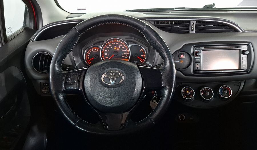 Toyota Yaris 1.5 SE MT 5PTAS Hatchback 2015