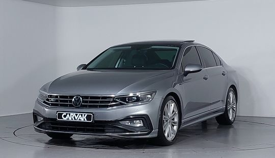Volkswagen • Passat