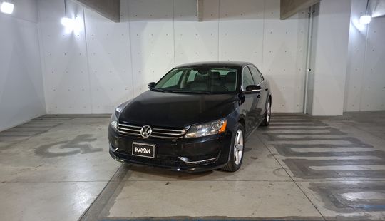 Volkswagen • Passat