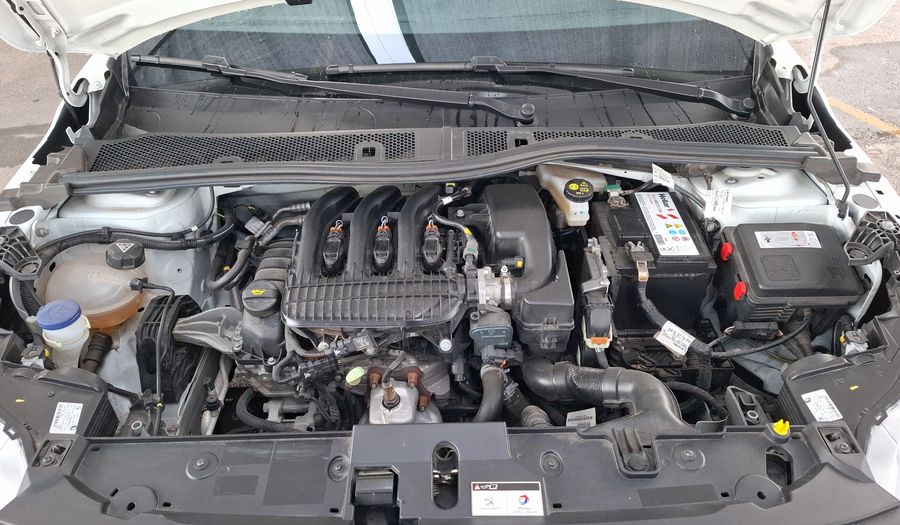 Peugeot 208 1.2L LIKE Hatchback 2021