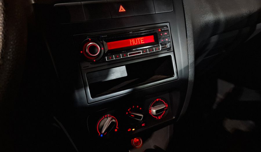 Volkswagen Fox 1.6 COMFORTLINE Hatchback 2012