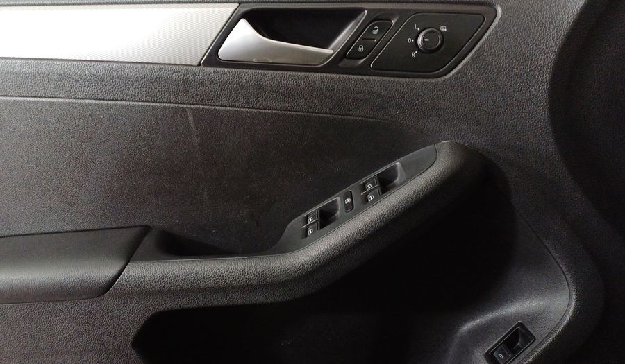 Volkswagen Jetta 2.5 SPORTLINE TIP. Sedan 2018