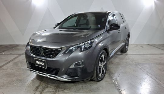 Peugeot • 5008