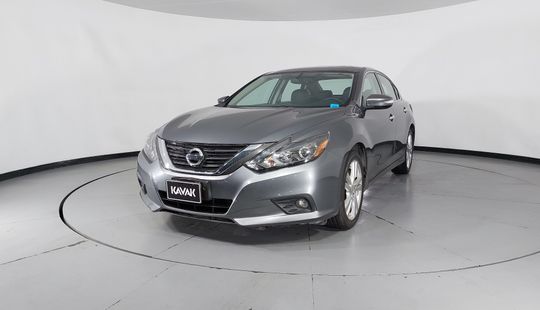 Nissan • Altima