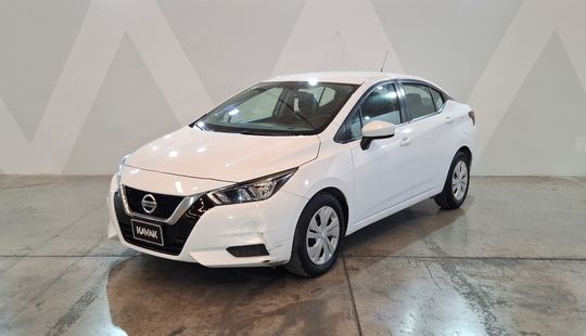 Nissan • Versa