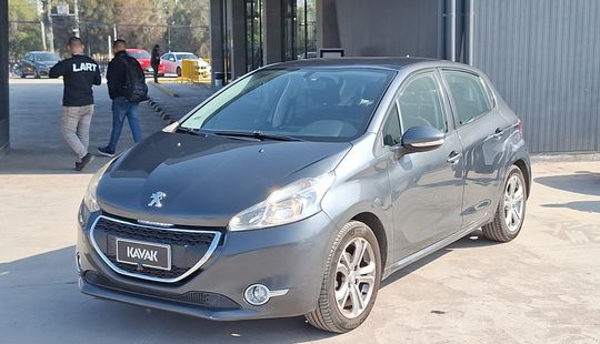Peugeot • 208