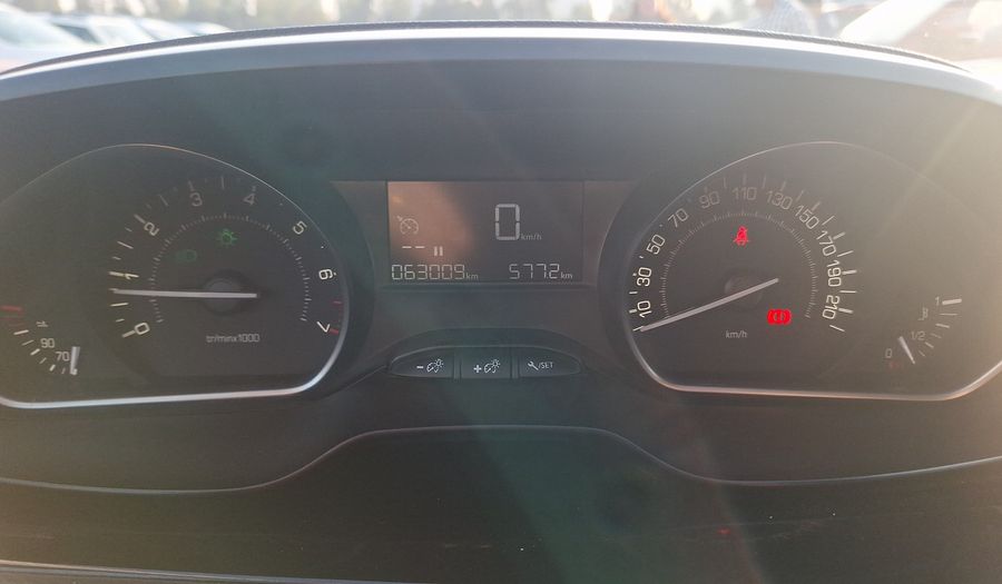 Peugeot 208 1.2 PURETECH 100 HP ALLURE PACK Hatchback 2021