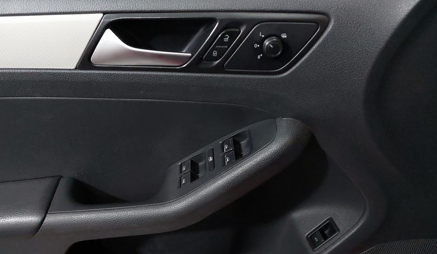 Volkswagen Jetta 2.5 COMFORTLINE TIP. BOLSAS AIRE DEL. Sedan 2016