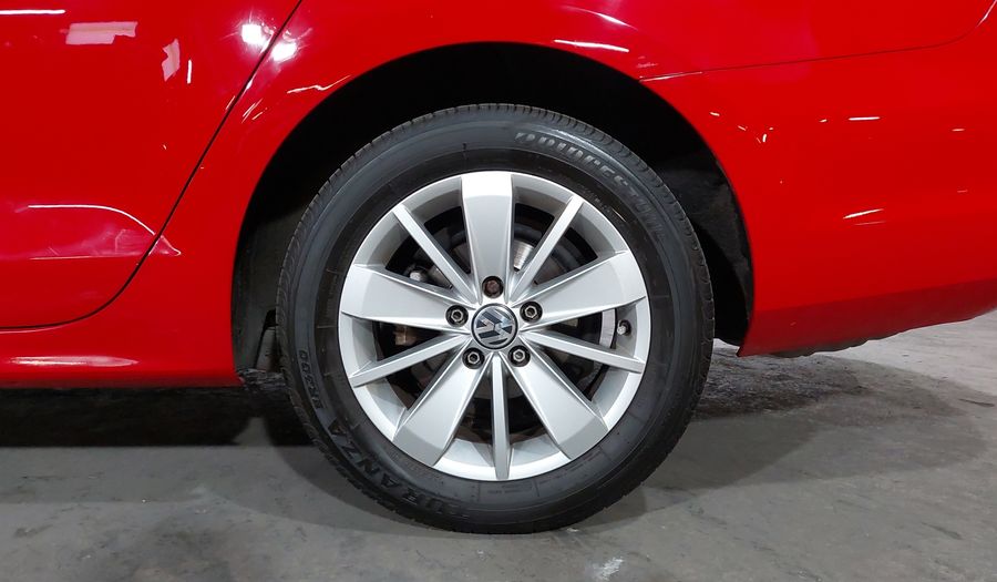 Volkswagen Jetta 2.5 COMFORTLINE TIP. BOLSAS AIRE DEL. Sedan 2016