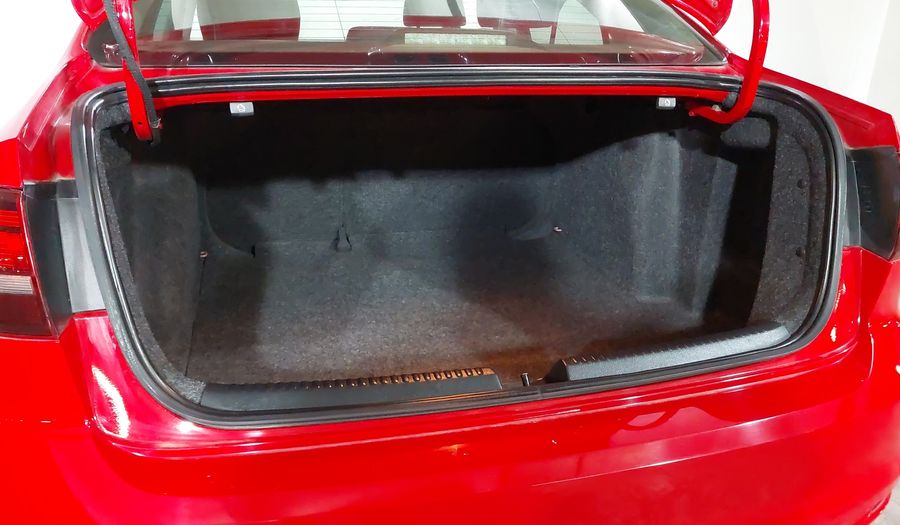 Volkswagen Jetta 2.5 COMFORTLINE TIP. BOLSAS AIRE DEL. Sedan 2016