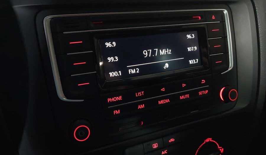 Volkswagen Jetta 2.5 COMFORTLINE TIP. BOLSAS AIRE DEL. Sedan 2016