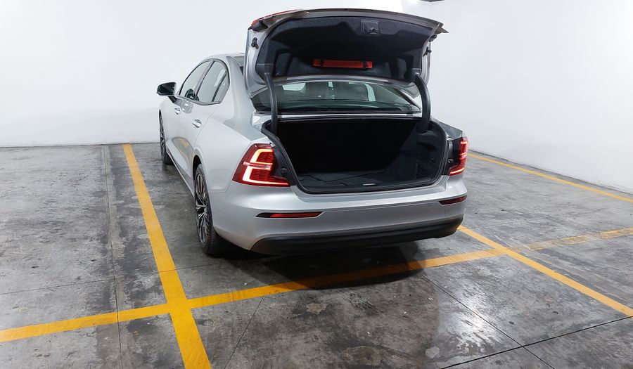 Volvo S60 2.0 B4 MHEV PLUS AUTO Sedan 2023