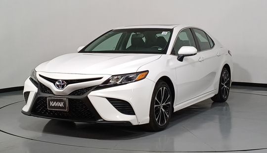 Toyota • Camry