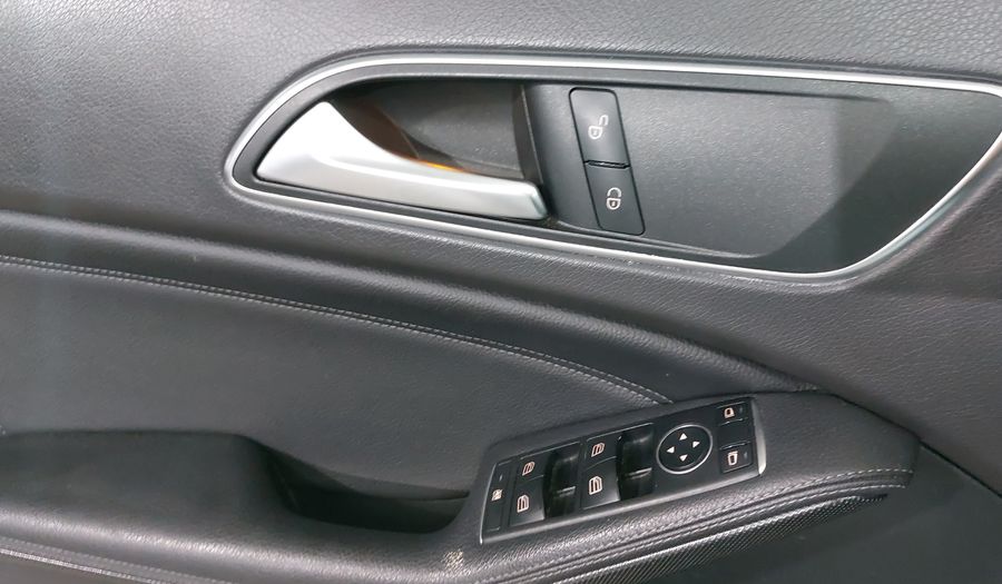 Mercedes Benz Clase Gla 1.6 GLA 200 DCT Suv 2020