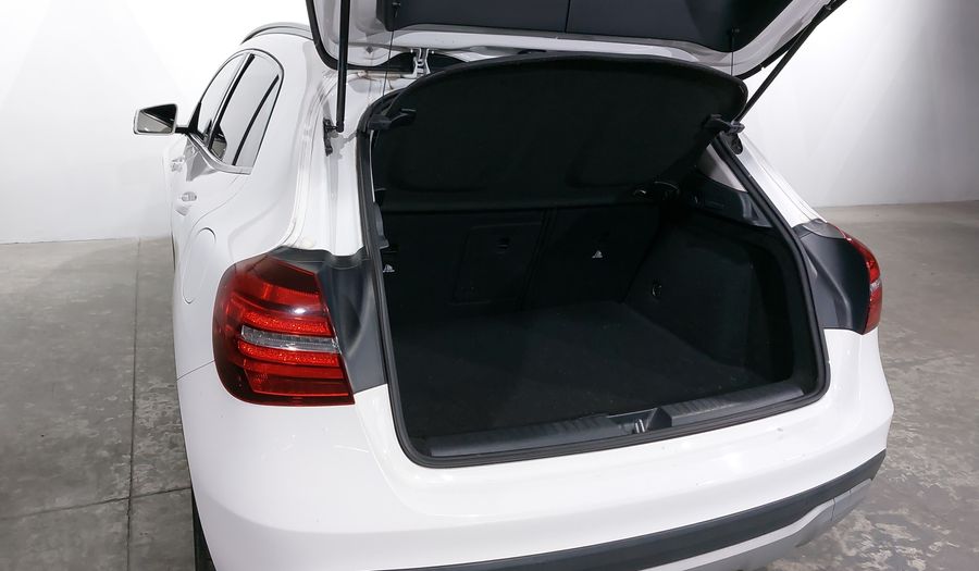 Mercedes Benz Clase Gla 1.6 GLA 200 DCT Suv 2020