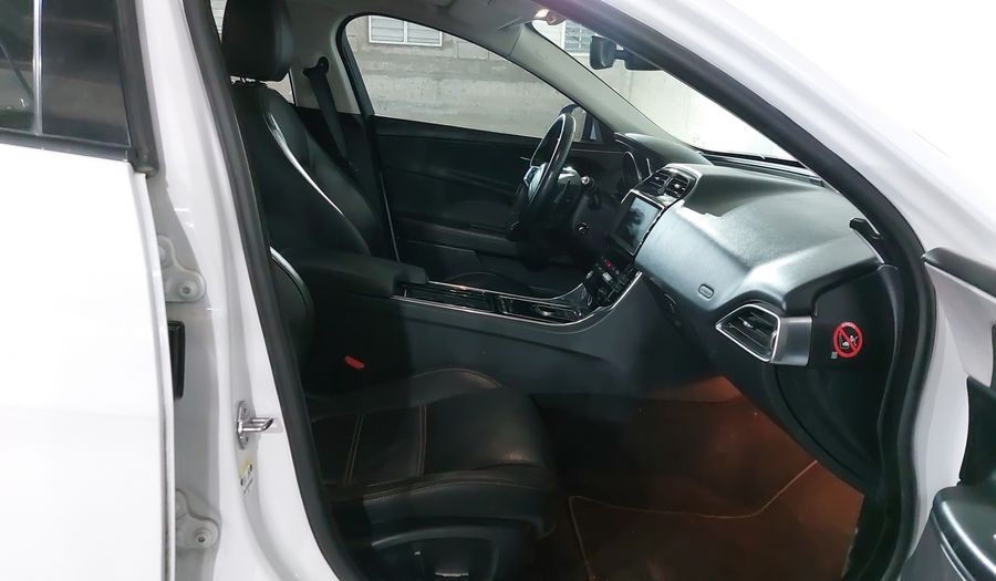 Jaguar Xe 2.0 PRESTIGE 300 AUTO 4WD Sedan 2019