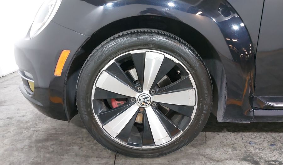 Volkswagen Beetle 2.0 TURBO MT Hatchback 2013