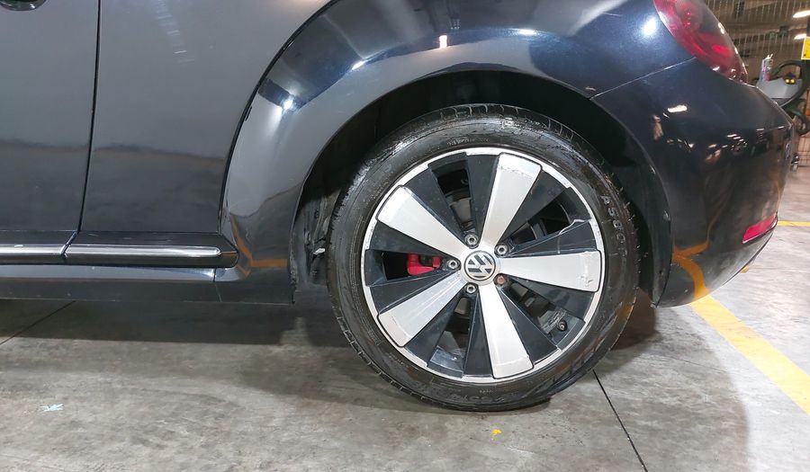 Volkswagen Beetle 2.0 TURBO MT Hatchback 2013
