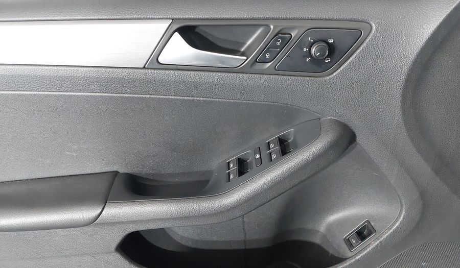 Volkswagen Jetta TSI COMFORTLINE Sedan 2016