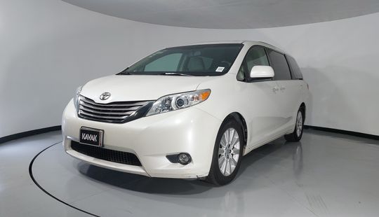 Toyota • Sienna