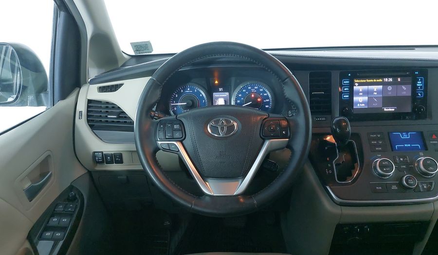 Toyota Sienna 3.5 XLE PIEL AT Minivan 2015