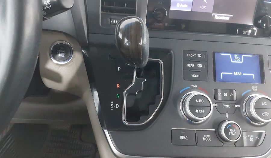 Toyota Sienna 3.5 XLE PIEL AT Minivan 2015