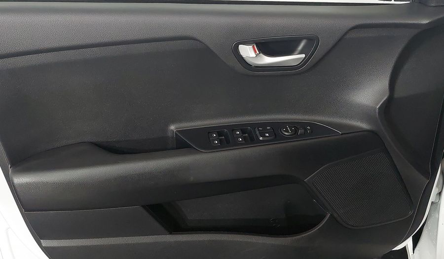 Kia Rio EX Hatchback 2021