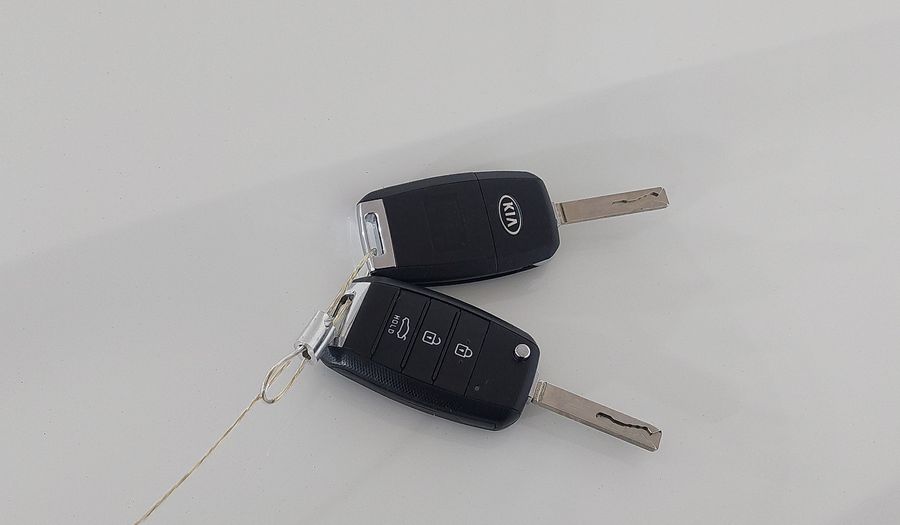 Kia Rio EX Hatchback 2021