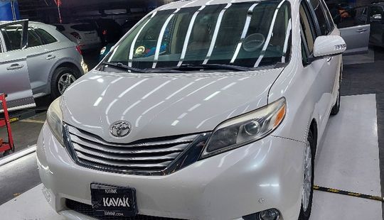 Toyota • Sienna