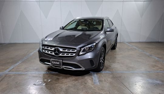 Mercedes Benz • Clase GLA