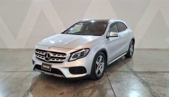 Mercedes Benz • Clase GLA