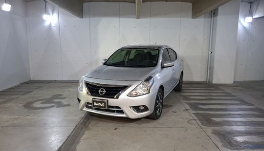 Nissan • Versa