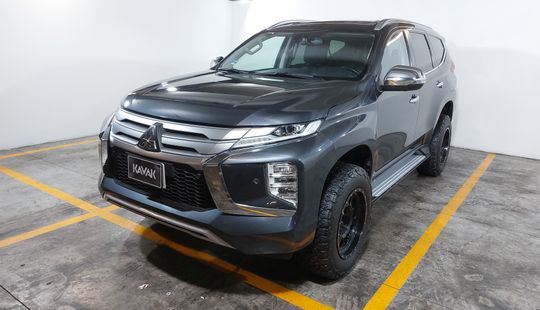 Mitsubishi • Montero