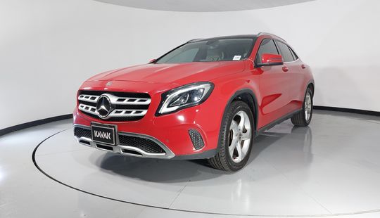 Mercedes Benz • Clase GLA
