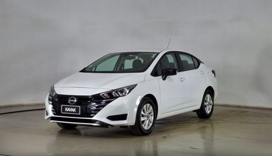 Nissan • Versa