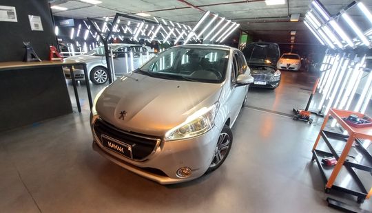 Peugeot • 208