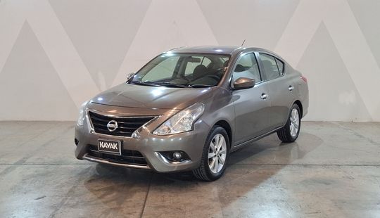 Nissan • Versa
