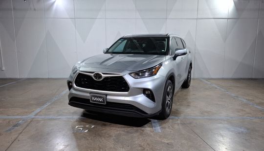 Toyota • Highlander
