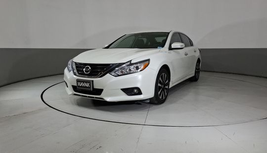 Nissan • Altima