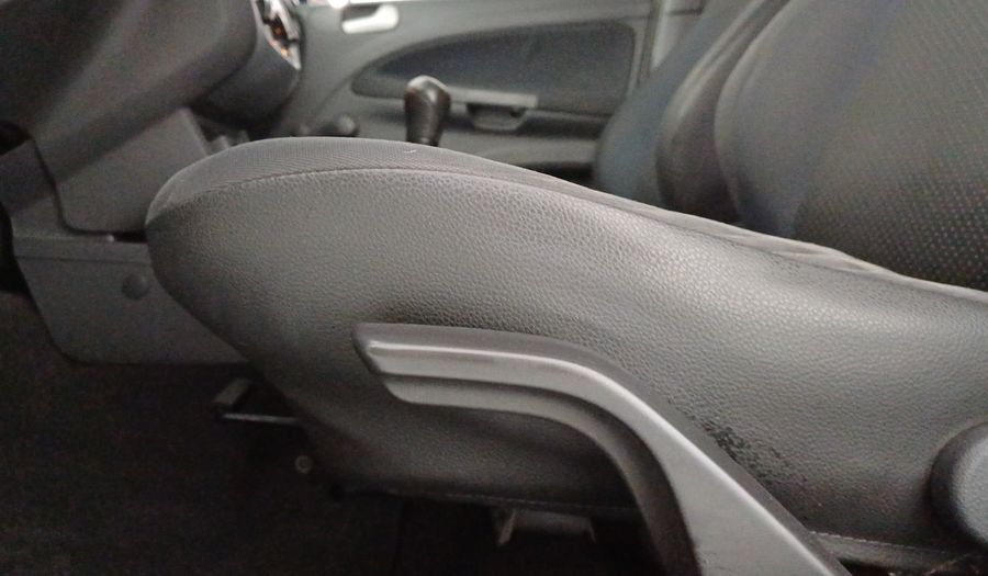 Volkswagen Gol 1.6 CL AC MT Hatchback 2015