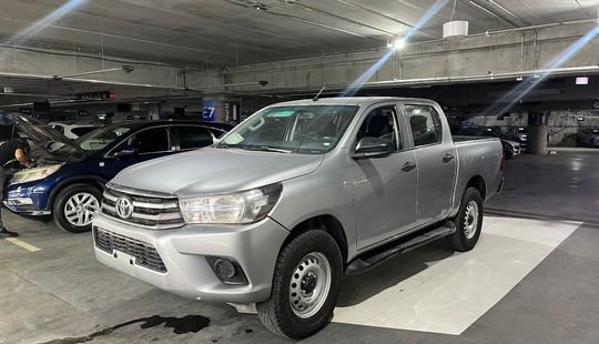 Toyota • Hilux