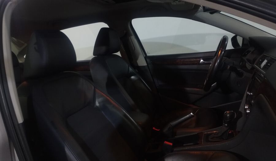 Volkswagen Passat 3.6 DSG Sedan 2012