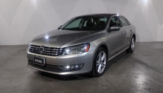 Volkswagen • Passat