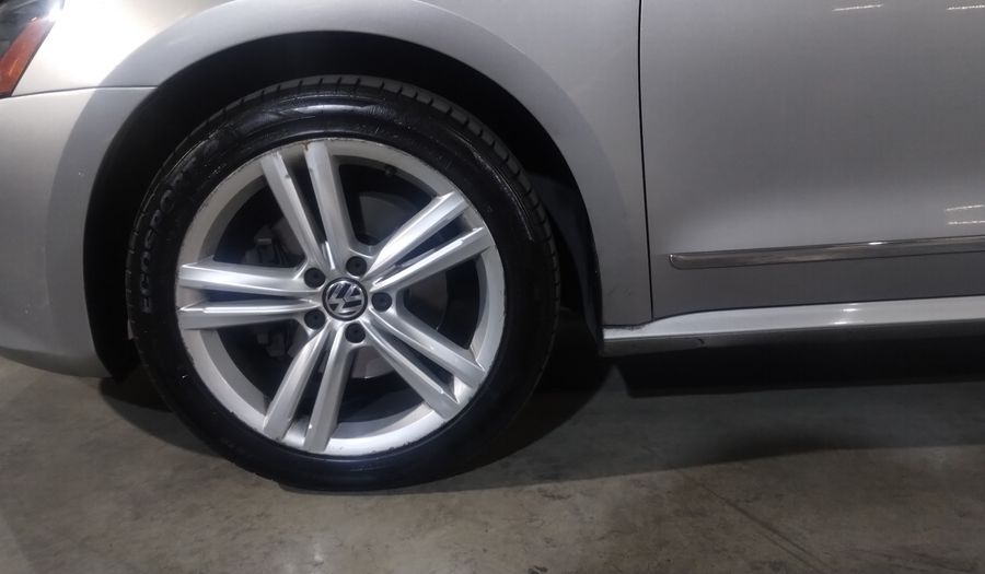 Volkswagen Passat 3.6 DSG Sedan 2012