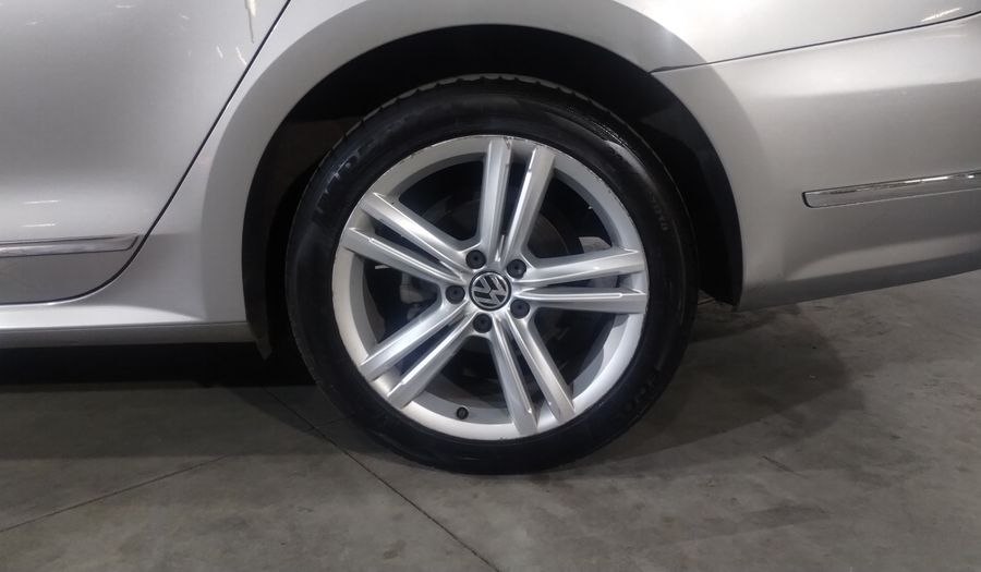 Volkswagen Passat 3.6 DSG Sedan 2012