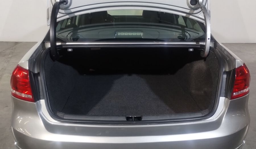 Volkswagen Passat 3.6 DSG Sedan 2012